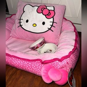 Hello Kitty Pet Bed and Bowls Set